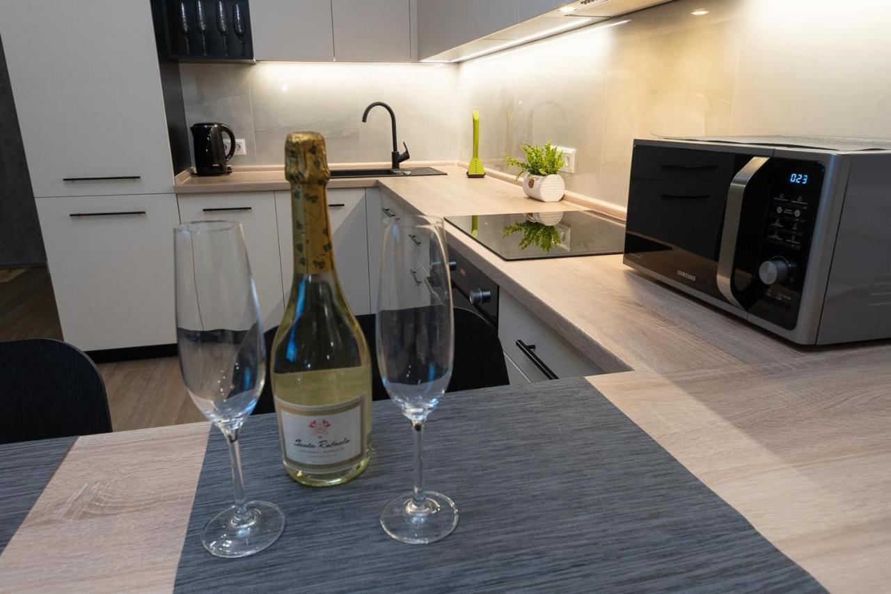 New Modern Apartments. Metro Minskaya Kiev Extérieur photo